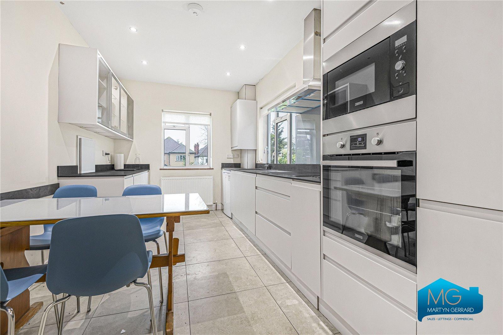 4 bedroom Semi-Detached House to rent - Martyn Gerrard