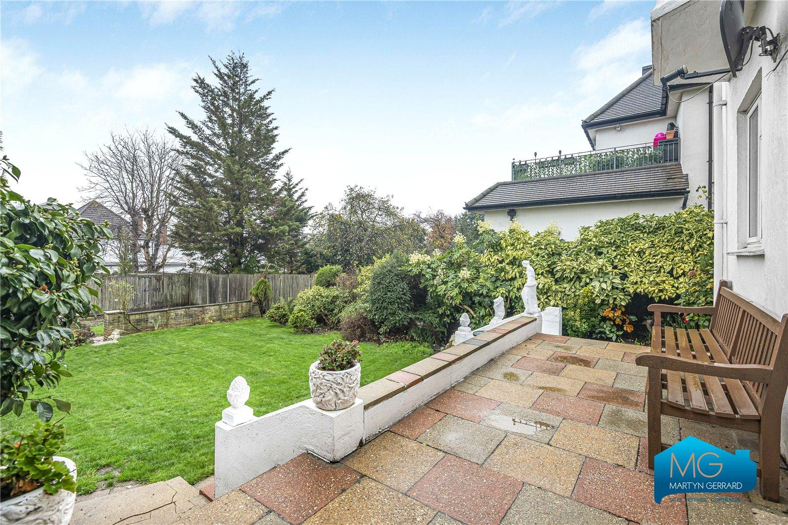 4 bedroom Semi-Detached House to rent - Martyn Gerrard