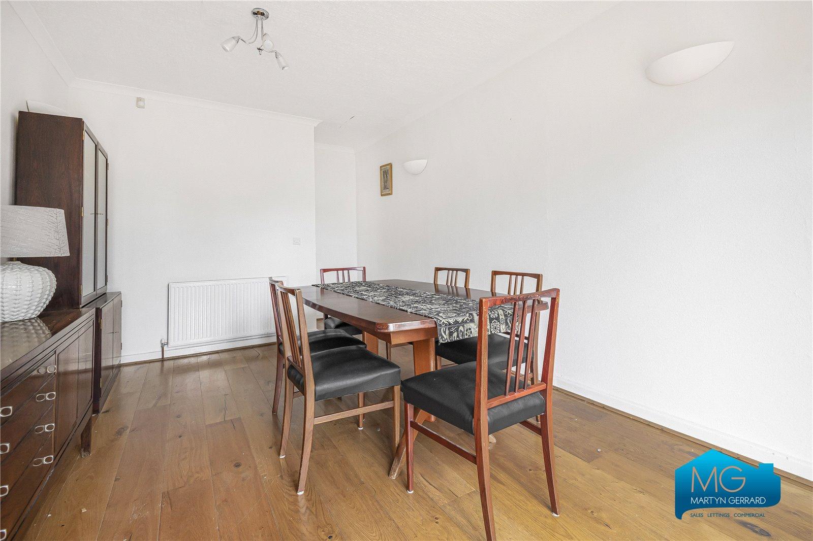 4 bedroom Semi-Detached House to rent - Martyn Gerrard