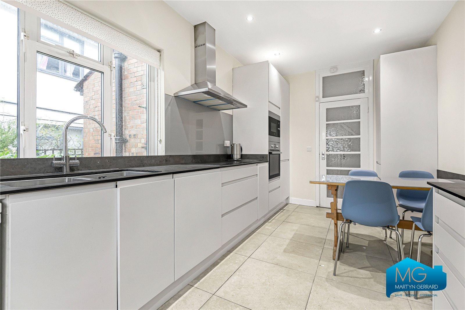 4 bedroom Semi-Detached House to rent - Martyn Gerrard
