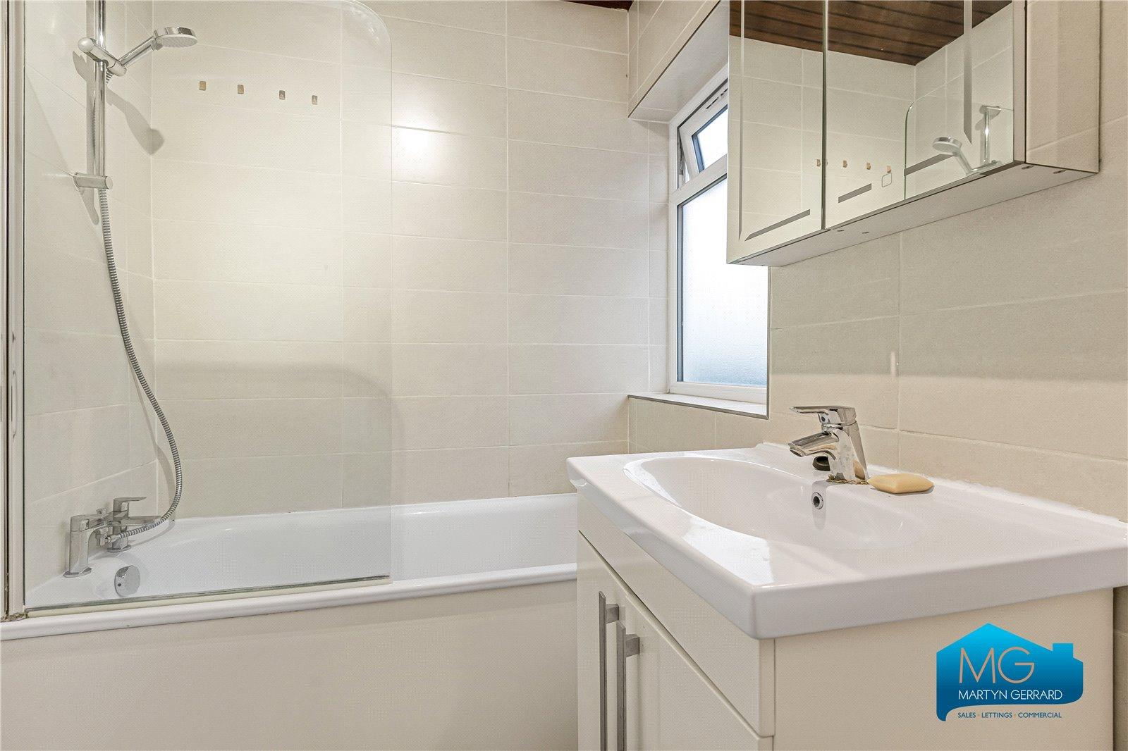 4 bedroom Semi-Detached House to rent - Martyn Gerrard