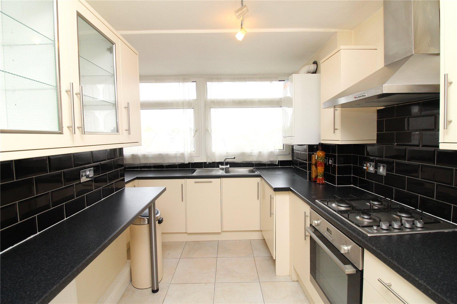 2 bedroom Apartment to rent - Martyn Gerrard