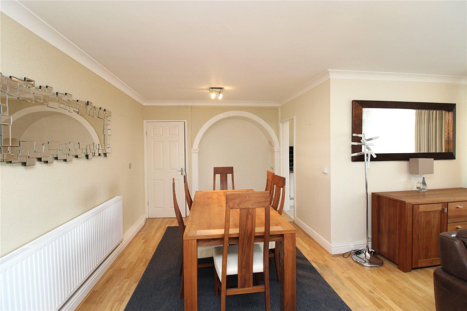 2 bedroom Apartment to rent - Martyn Gerrard
