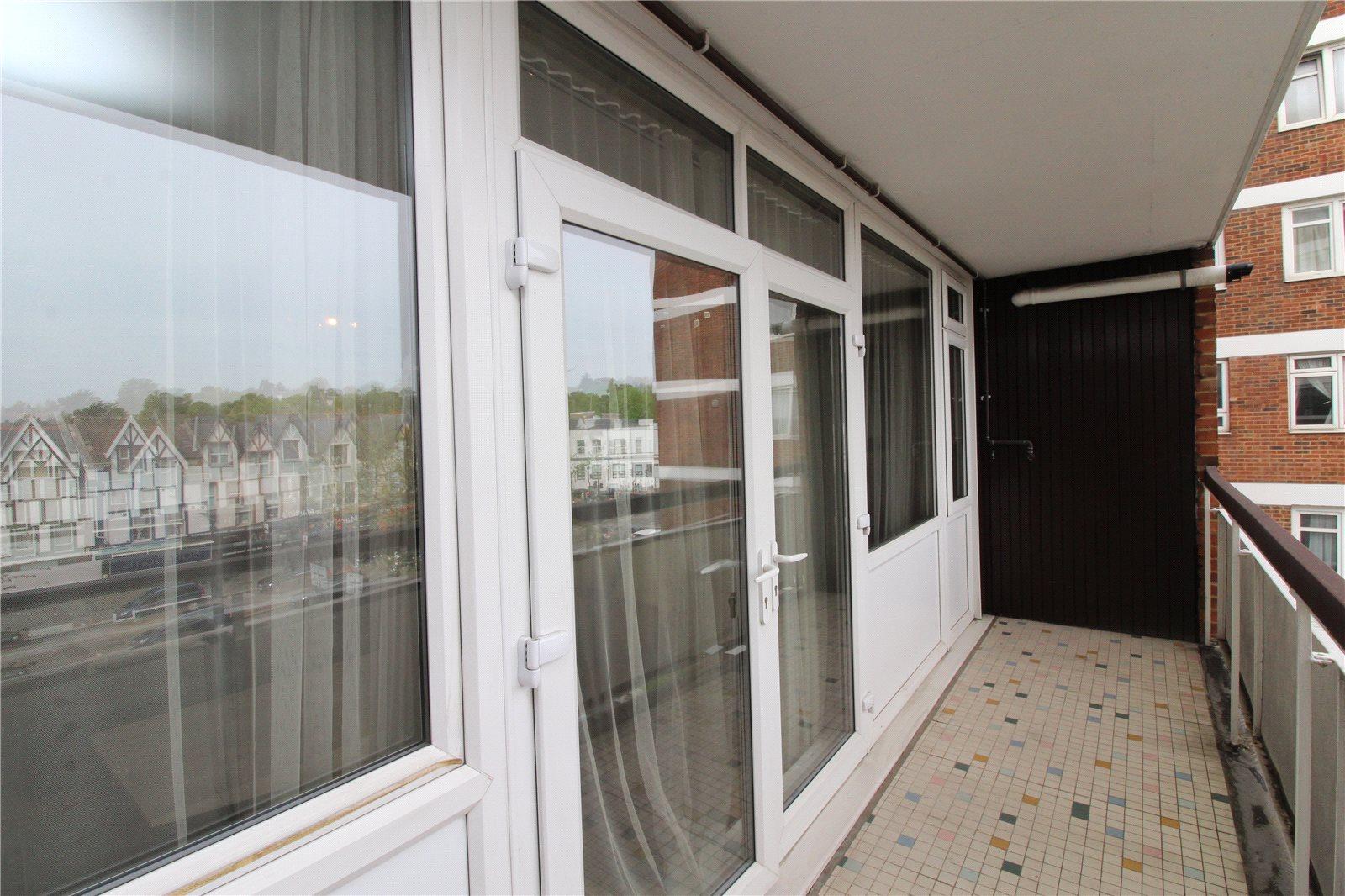 2 bedroom Apartment to rent - Martyn Gerrard