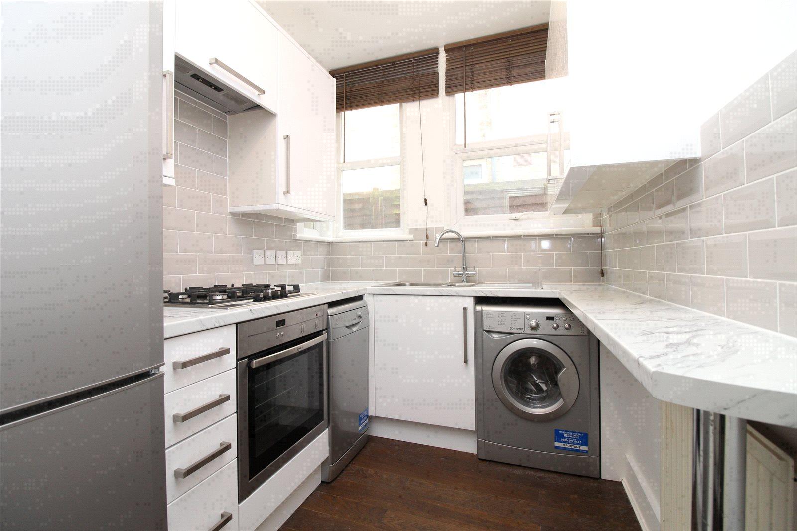 2 bedroom Ground Floor Flat to rent - Martyn Gerrard