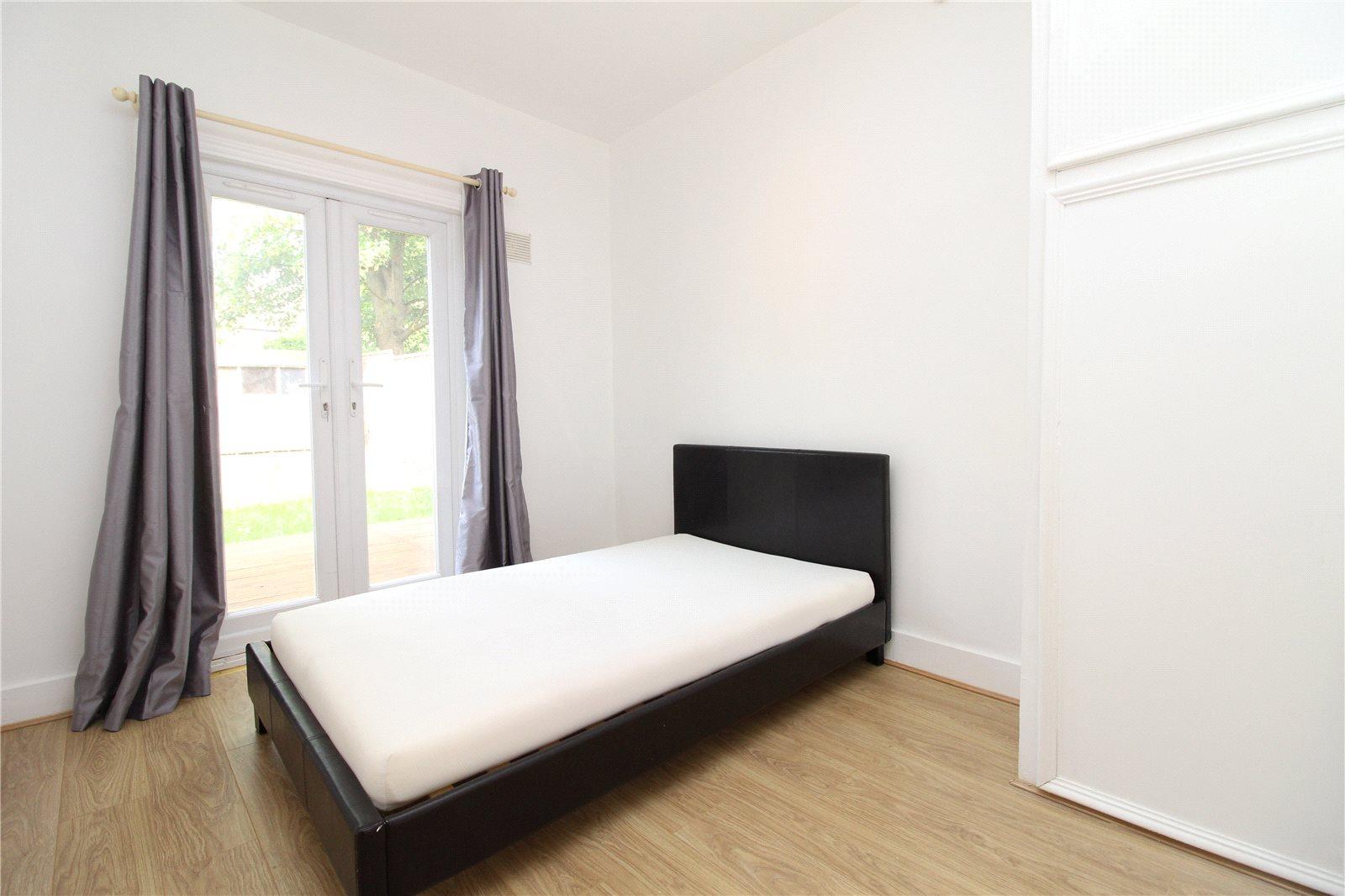 2 bedroom Ground Floor Flat to rent - Martyn Gerrard