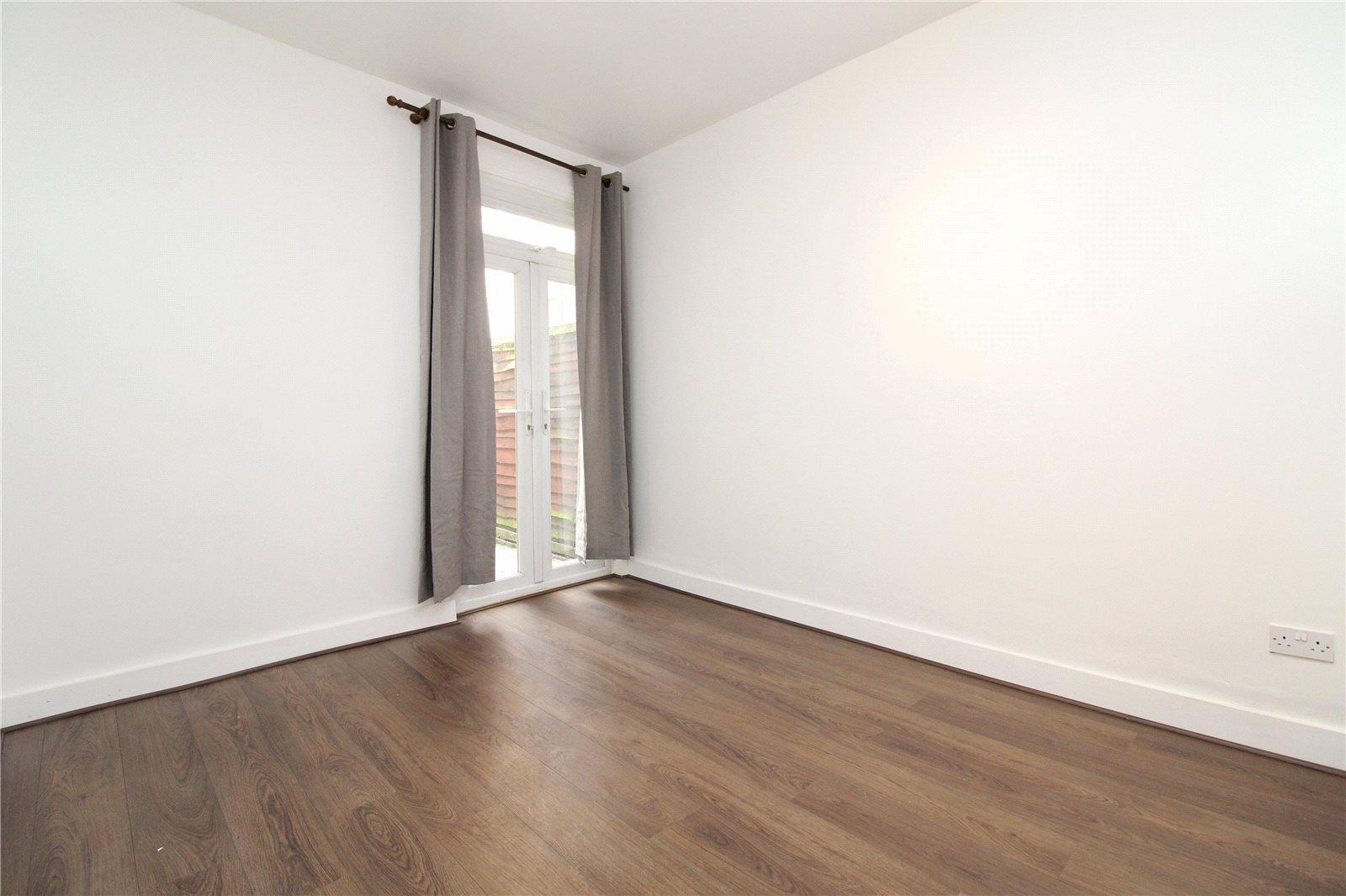 2 bedroom Ground Floor Flat to rent - Martyn Gerrard