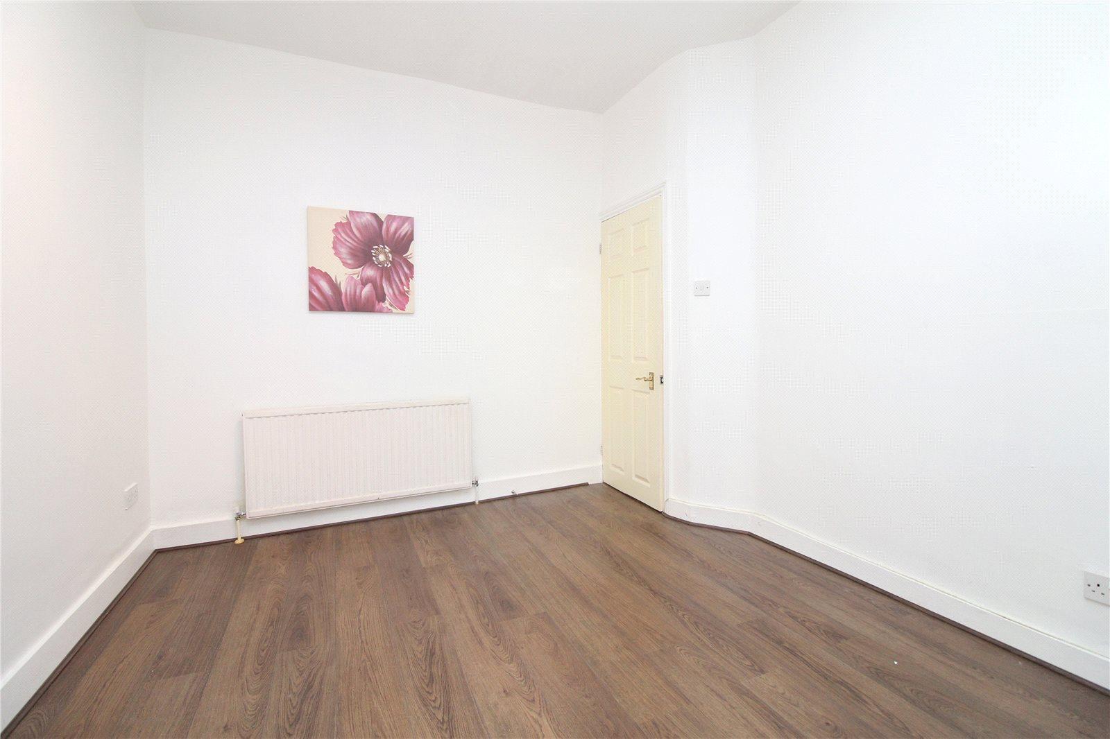 2 bedroom Ground Floor Flat to rent - Martyn Gerrard