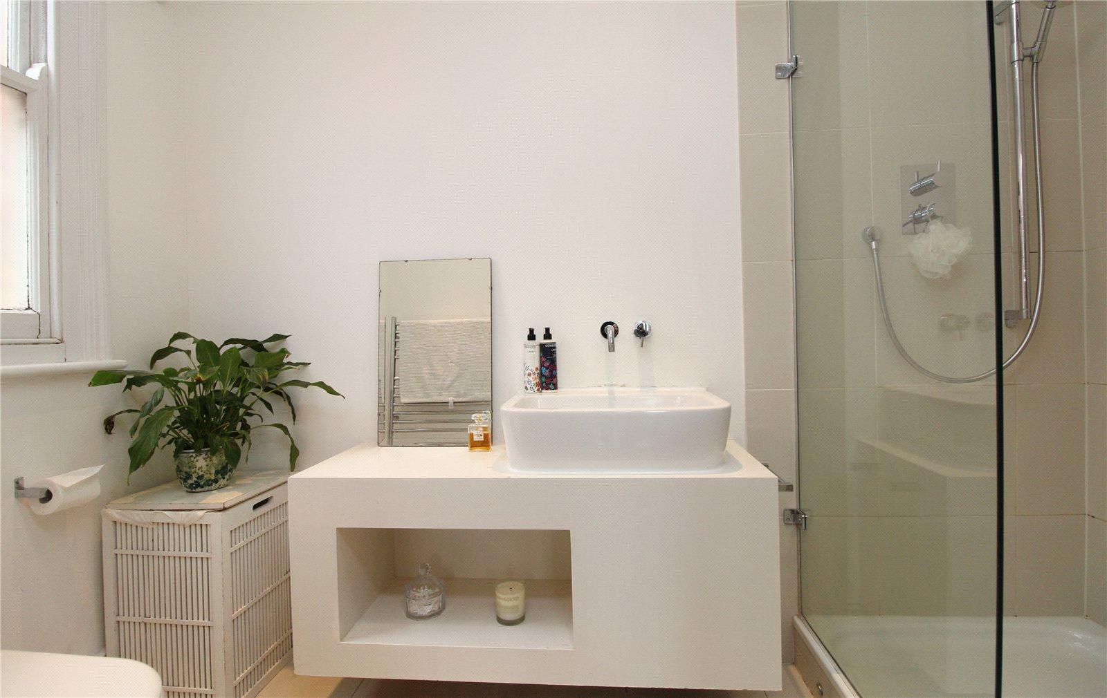 4 bedroom Semi-Detached House to rent - Martyn Gerrard