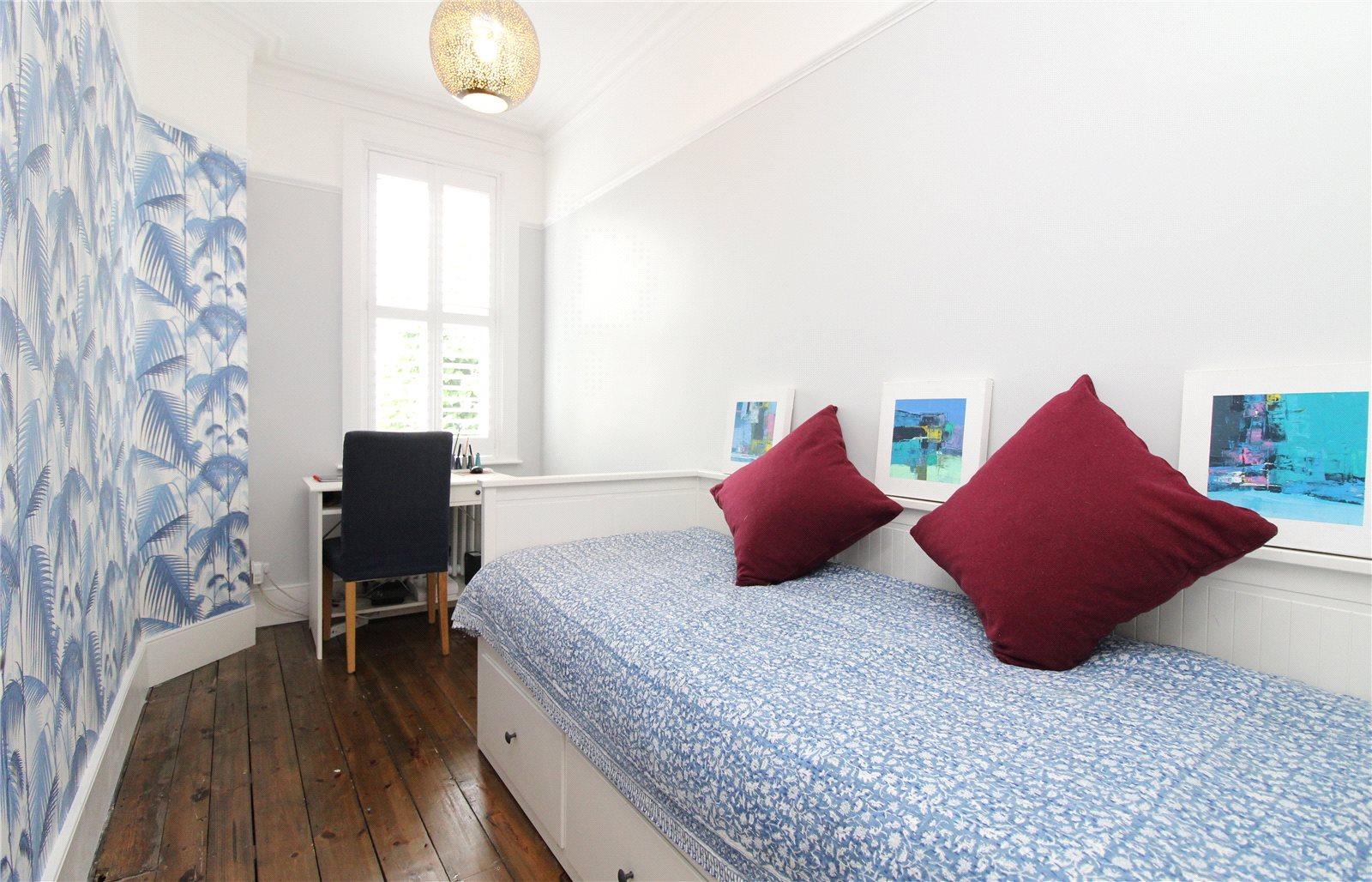 4 bedroom Semi-Detached House to rent - Martyn Gerrard