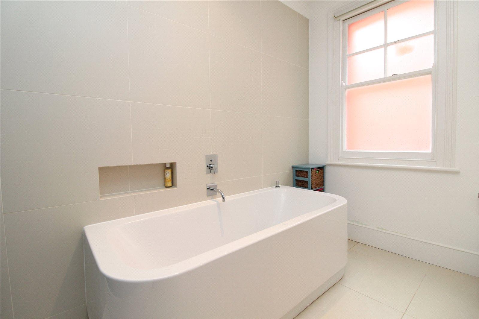 4 bedroom Semi-Detached House to rent - Martyn Gerrard