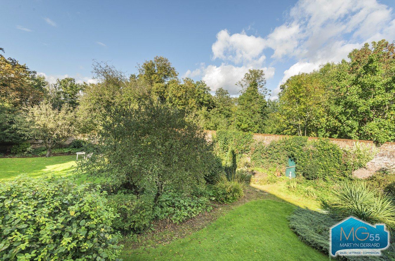 2 bedroom Apartment to rent - Martyn Gerrard