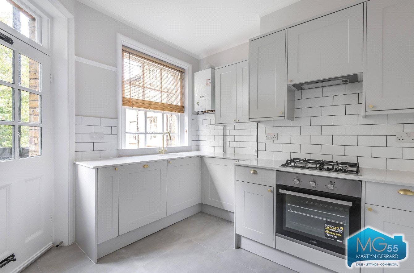 2 bedroom Apartment to rent - Martyn Gerrard