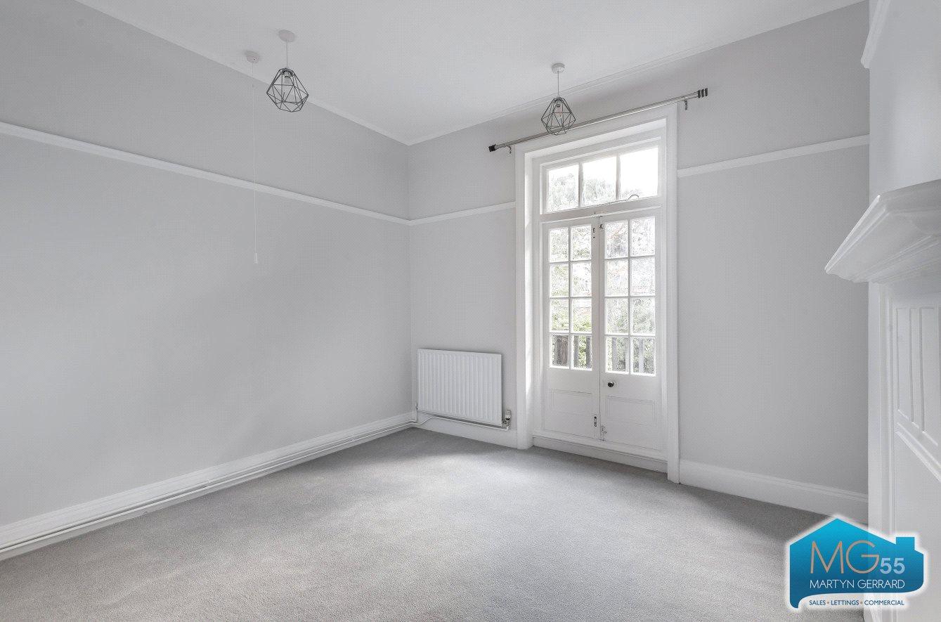2 bedroom Apartment to rent - Martyn Gerrard