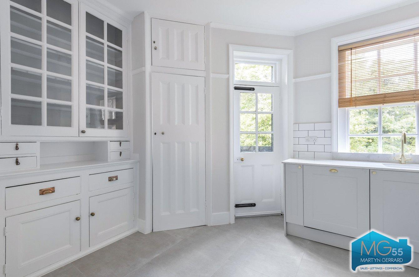 2 bedroom Apartment to rent - Martyn Gerrard