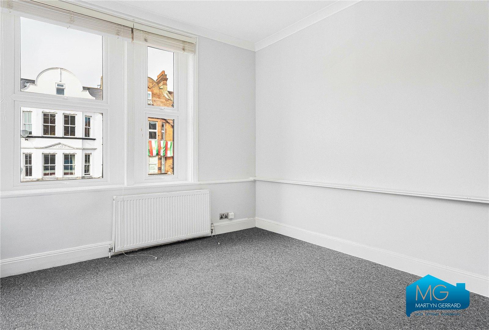 3 bedroom Apartment to rent - Martyn Gerrard