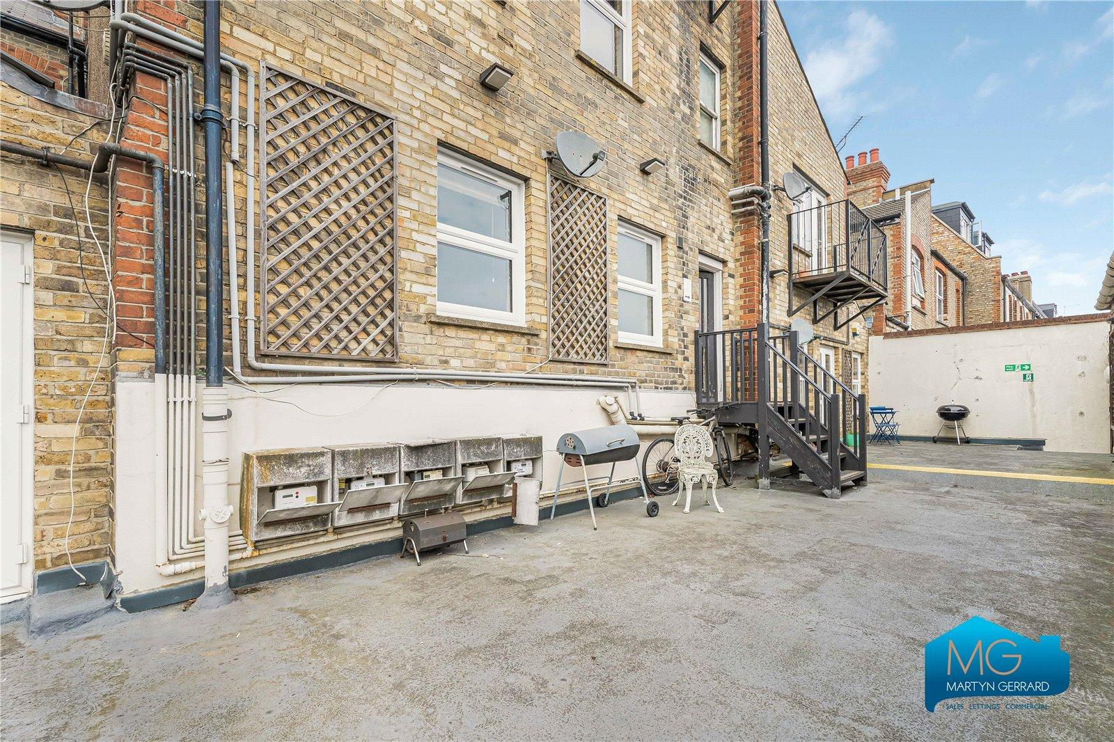 3 bedroom Apartment to rent - Martyn Gerrard