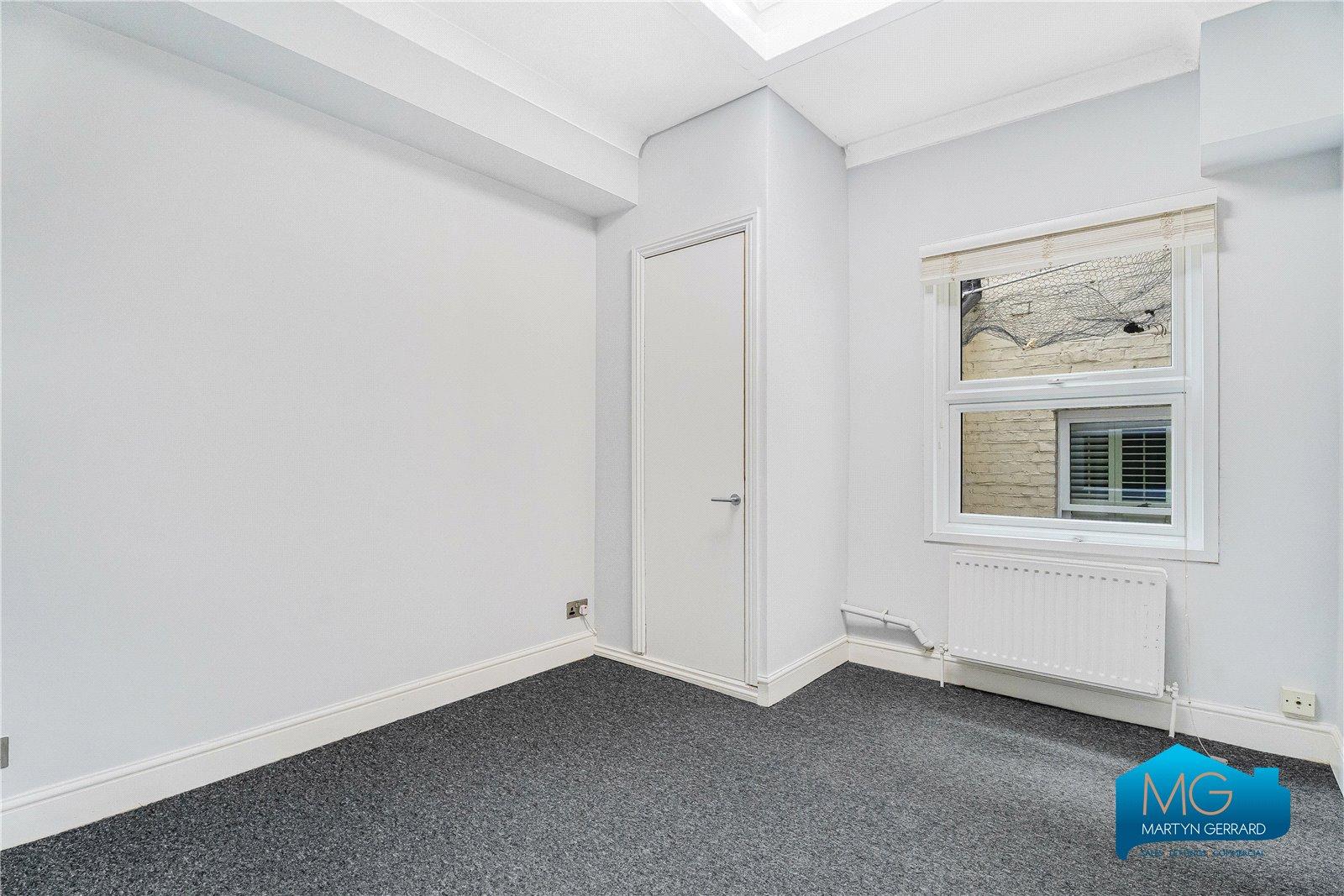 3 bedroom Apartment to rent - Martyn Gerrard