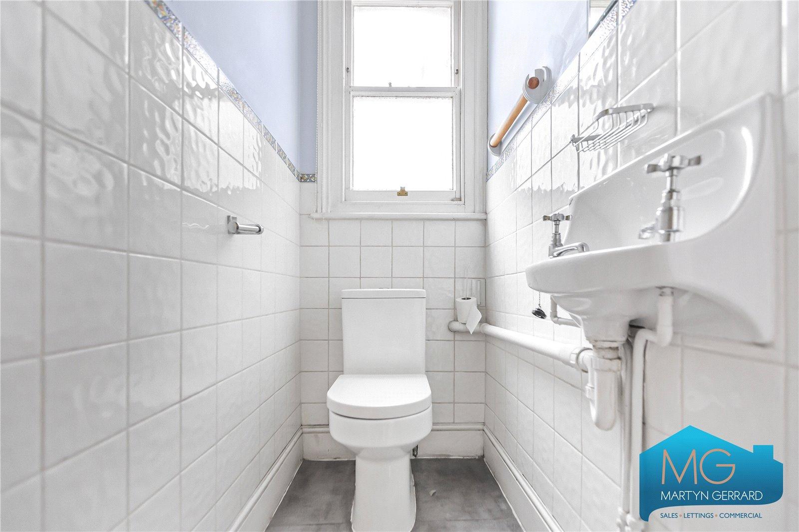 3 bedroom Semi-Detached House to rent - Martyn Gerrard