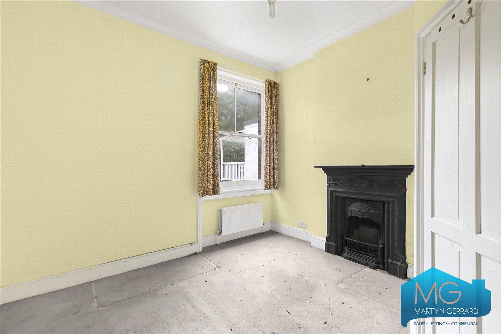 3 bedroom Semi-Detached House to rent - Martyn Gerrard