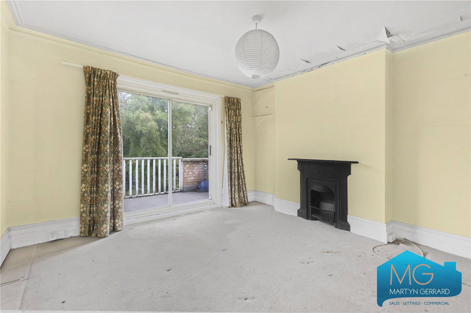 3 bedroom Semi-Detached House to rent - Martyn Gerrard