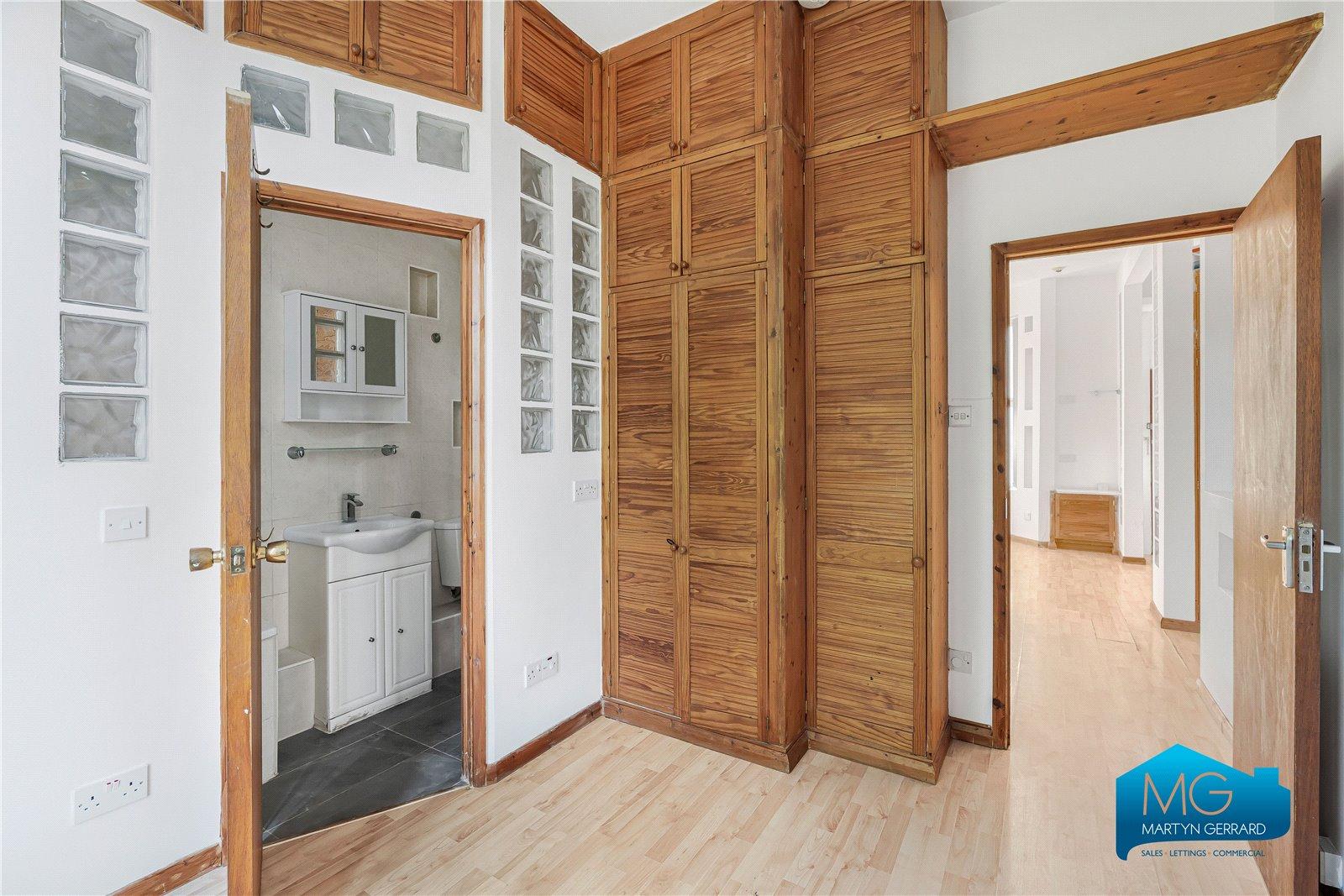 2 bedroom Apartment to rent - Martyn Gerrard