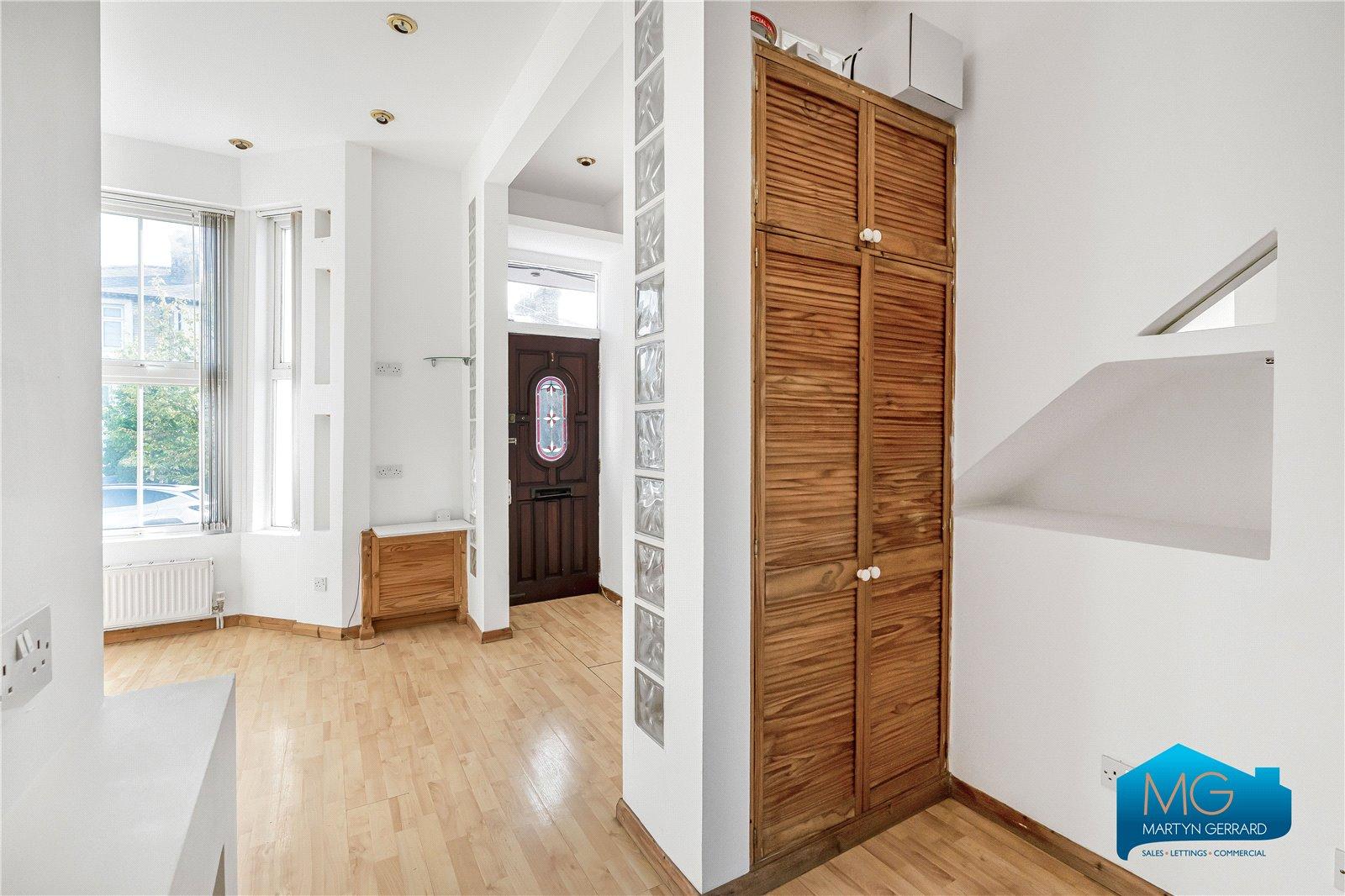 2 bedroom Apartment to rent - Martyn Gerrard