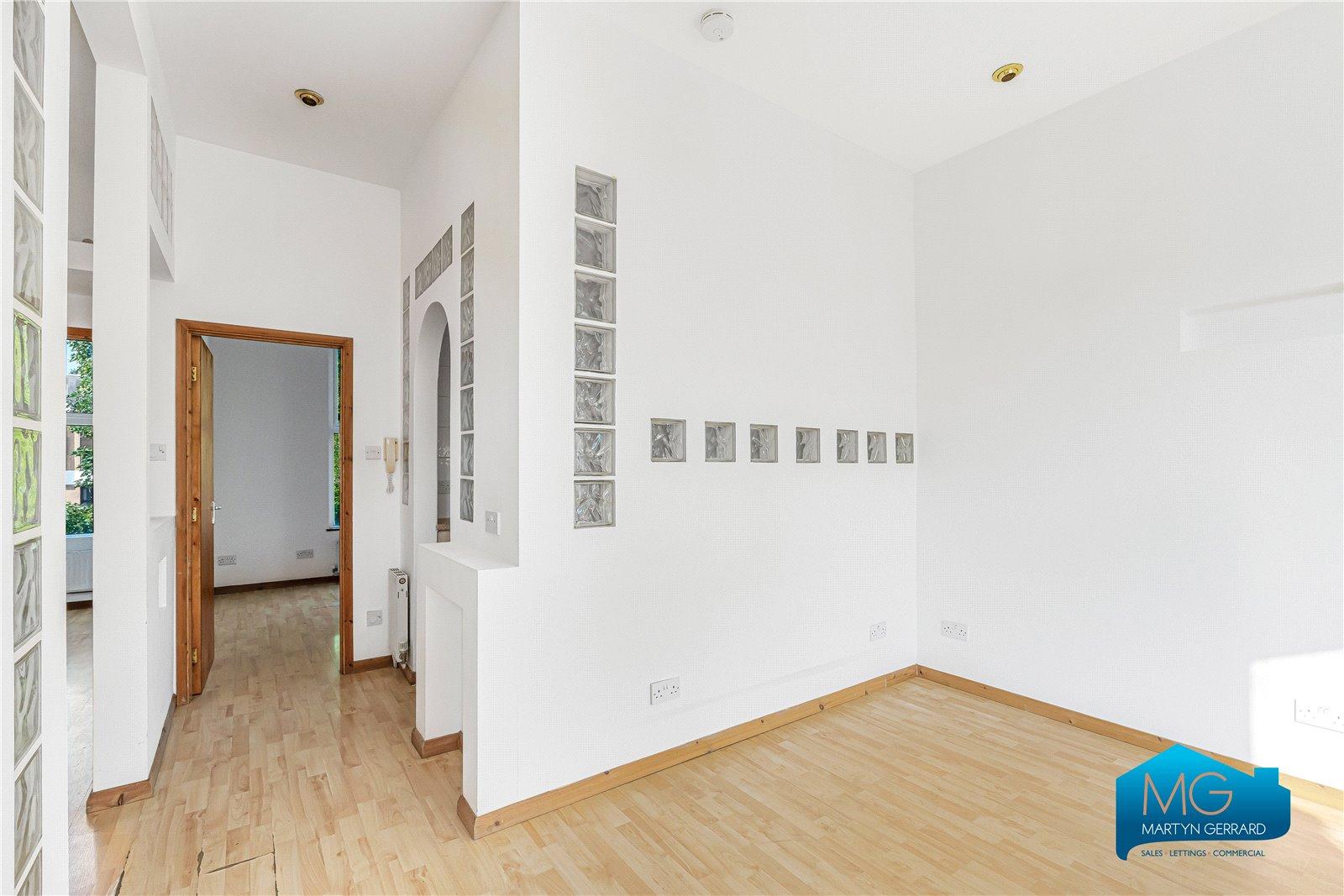 2 bedroom Apartment to rent - Martyn Gerrard