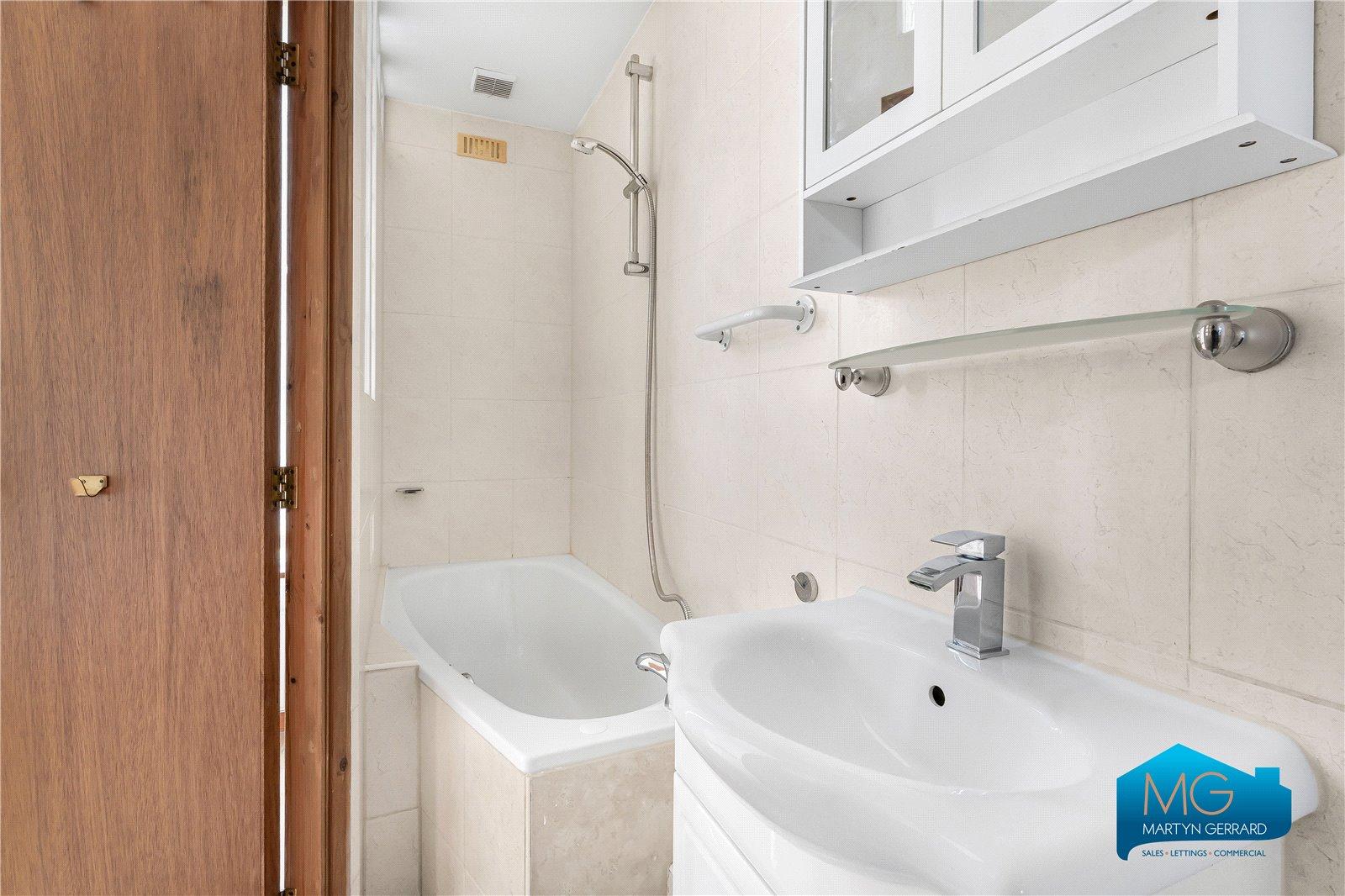 2 bedroom Apartment to rent - Martyn Gerrard