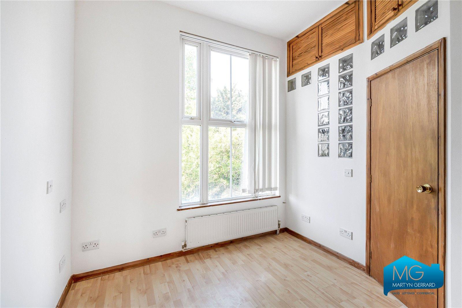 2 bedroom Apartment to rent - Martyn Gerrard