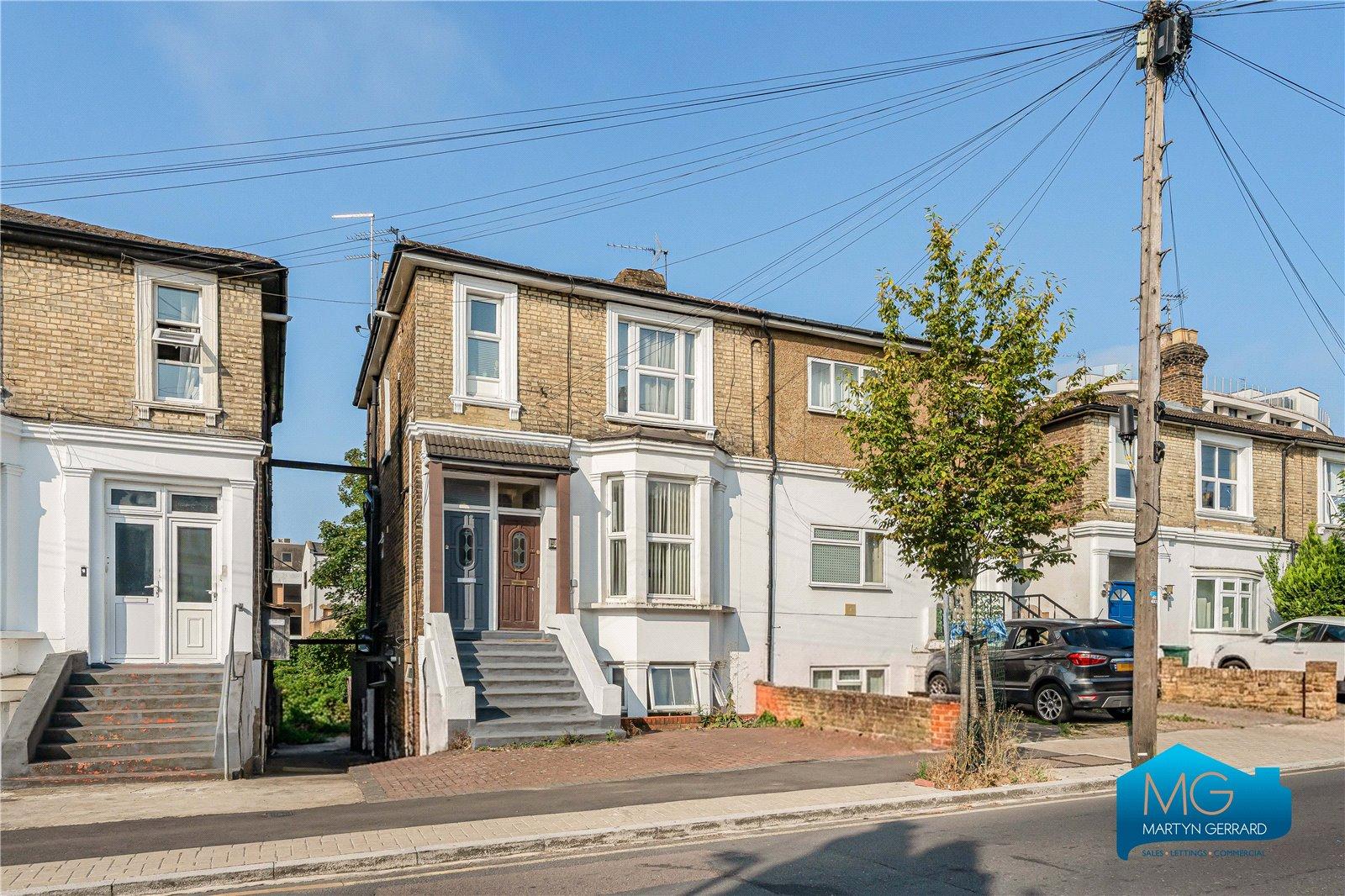 2 bedroom Apartment to rent - Martyn Gerrard