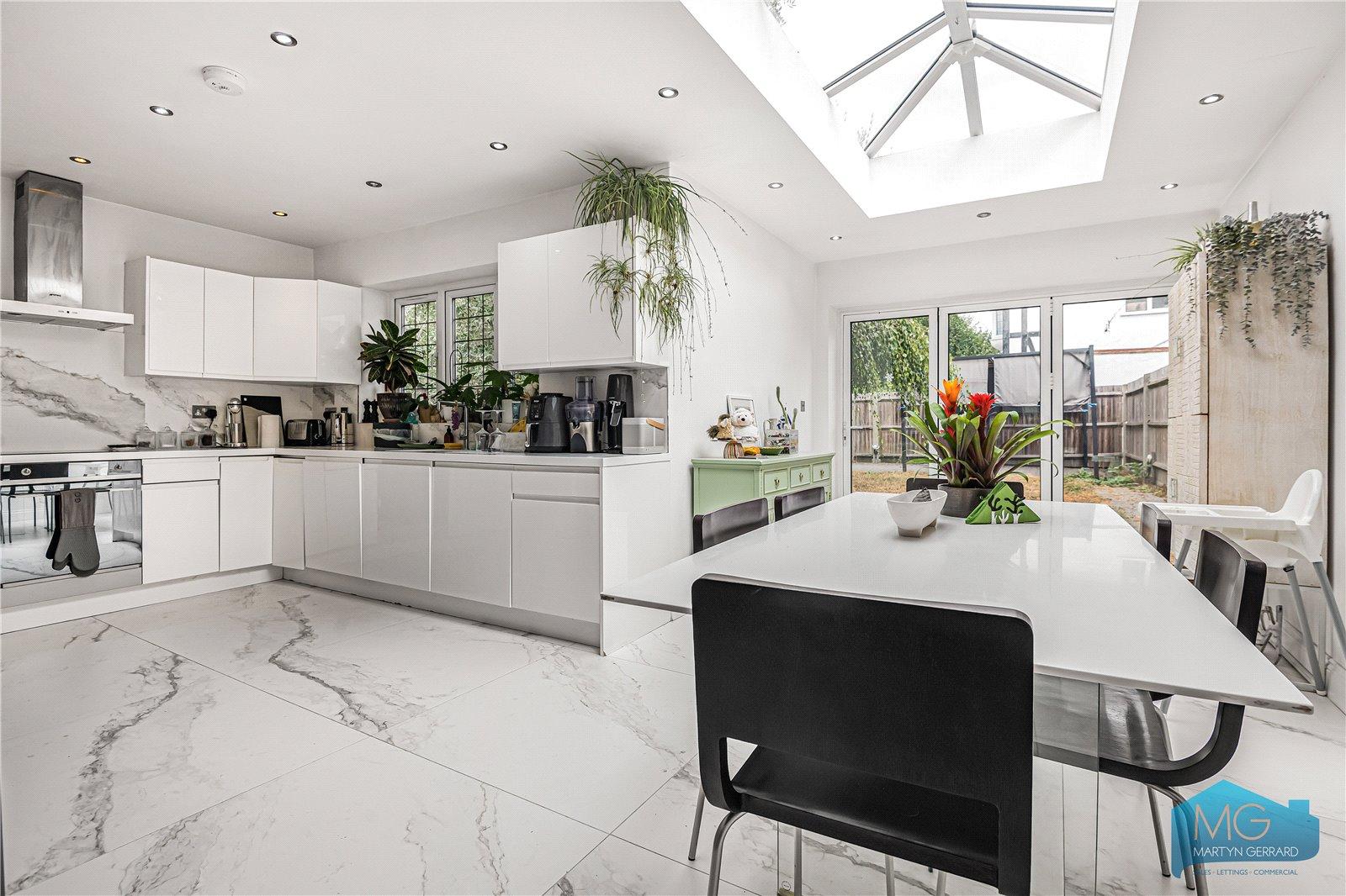 4 bedroom End of Terrace House for sale - Martyn Gerrard