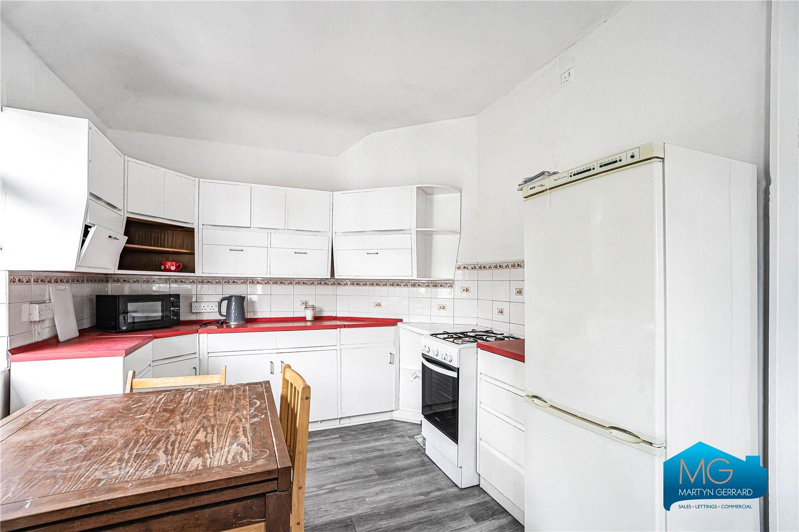 3 bedroom Apartment to rent - Martyn Gerrard