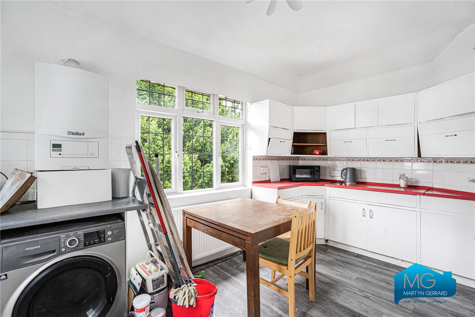3 bedroom Apartment to rent - Martyn Gerrard