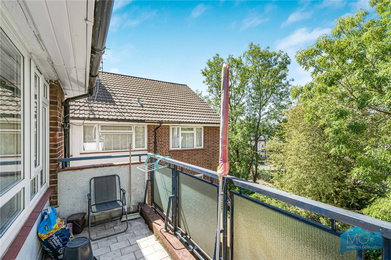 2 bedroom Property for sale - Martyn Gerrard