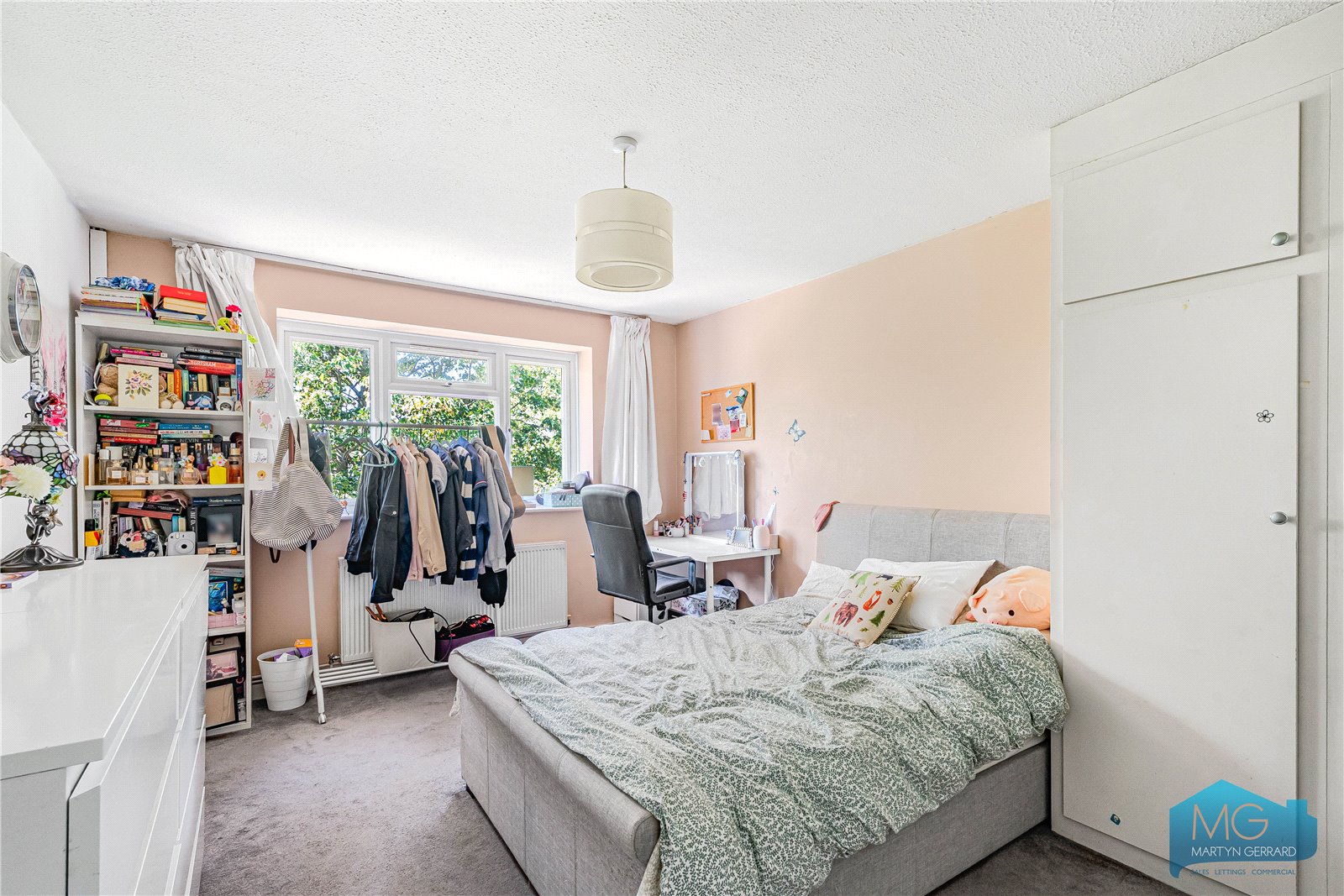 2 bedroom Property for sale - Martyn Gerrard