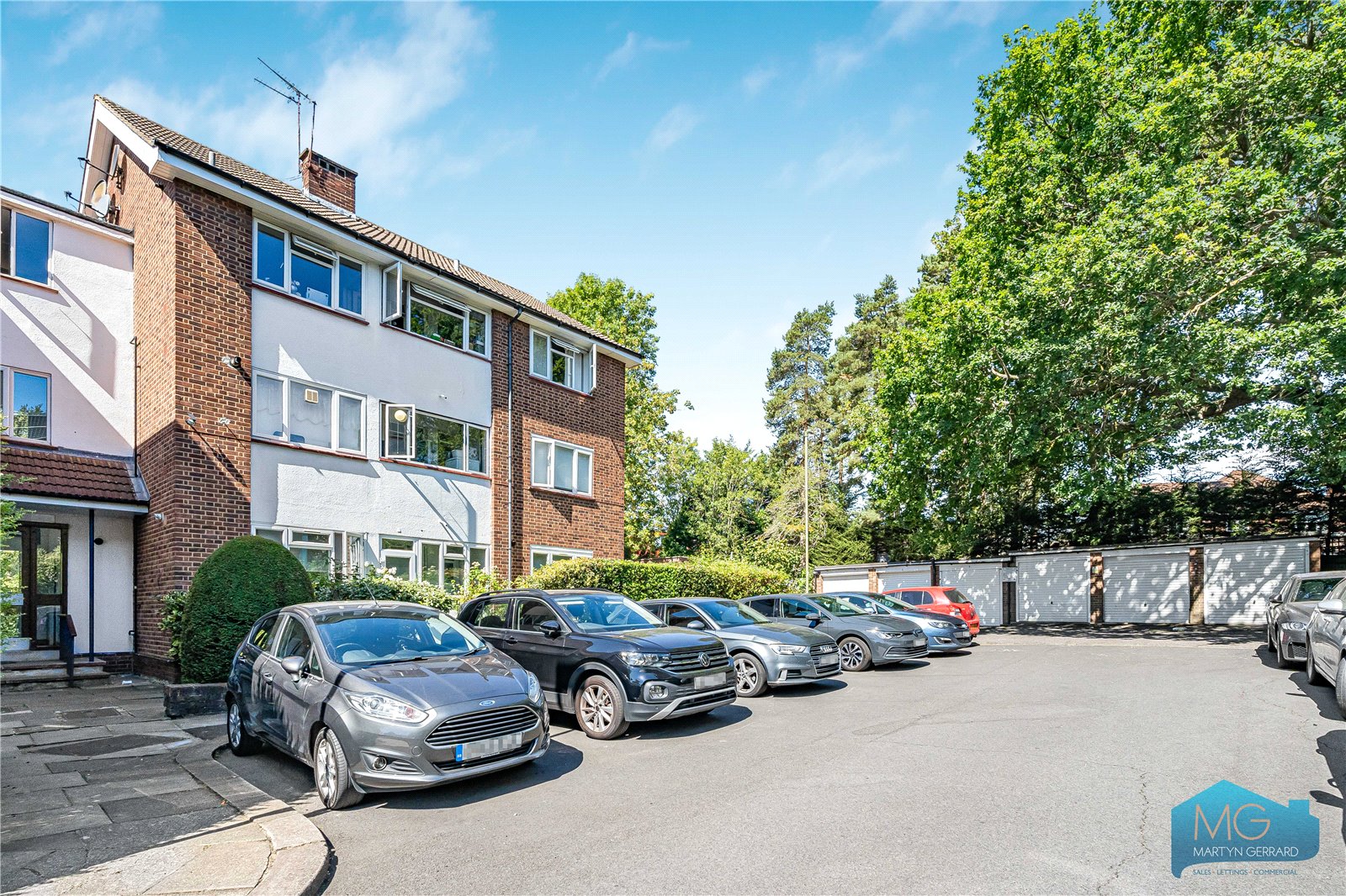 2 bedroom Property for sale - Martyn Gerrard