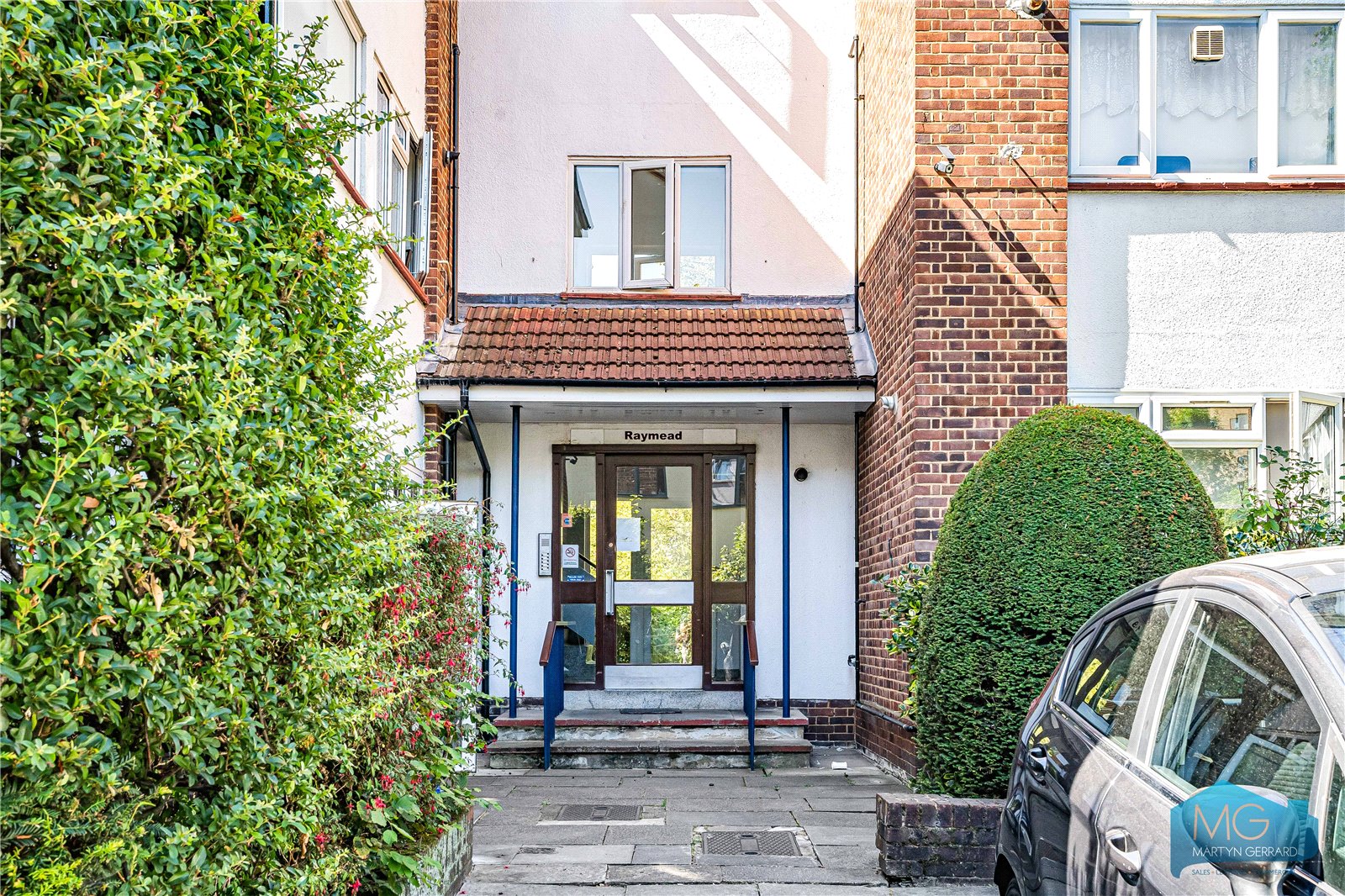 2 bedroom Property for sale - Martyn Gerrard