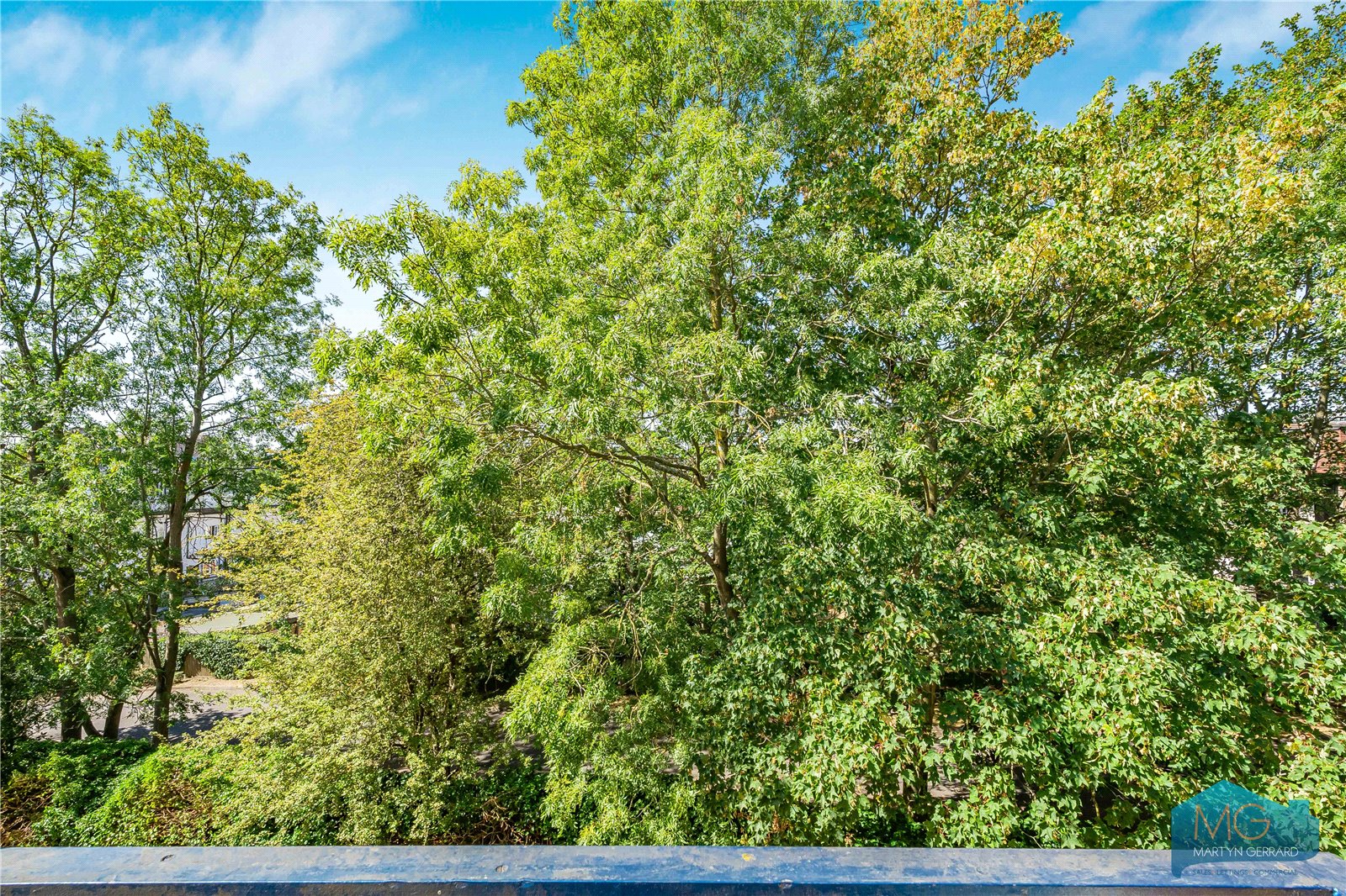 2 bedroom Property for sale - Martyn Gerrard