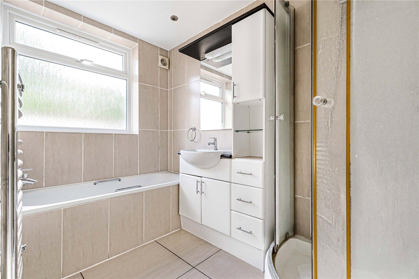 2 bedroom Apartment for sale - Martyn Gerrard