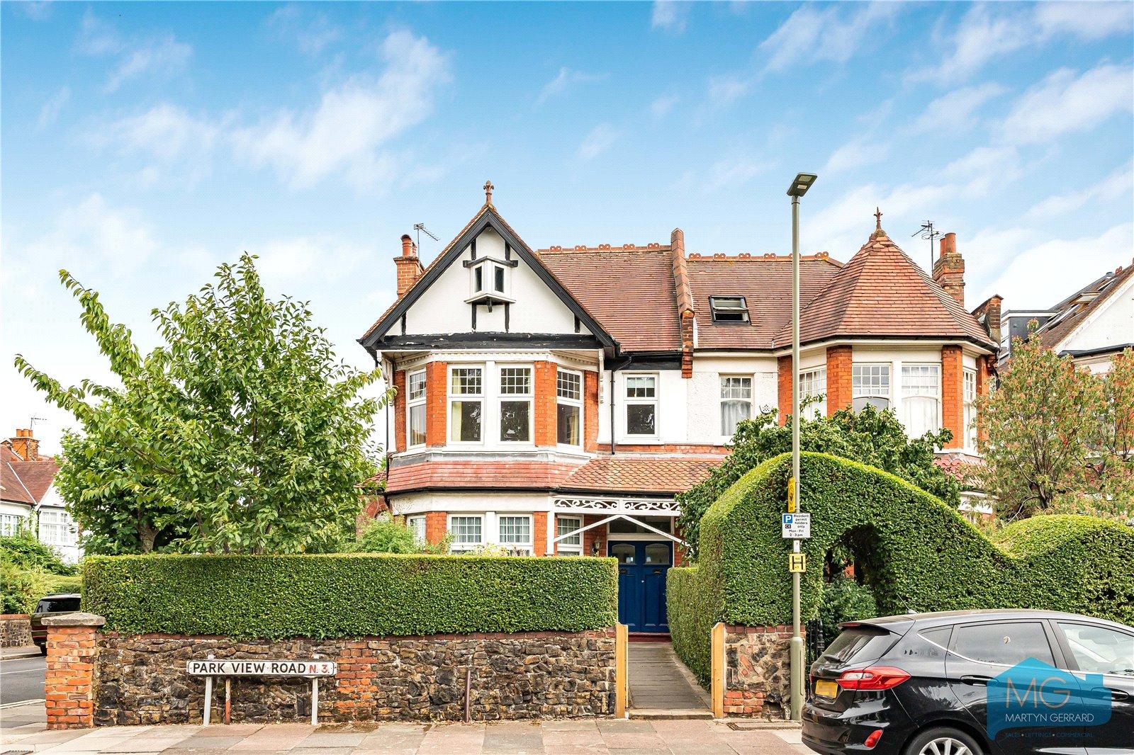 3 bedroom Apartment for sale - Martyn Gerrard