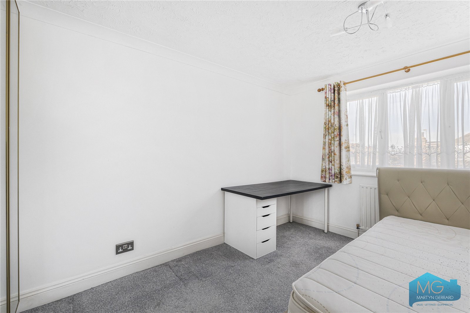 2 bedroom Apartment for sale - Martyn Gerrard