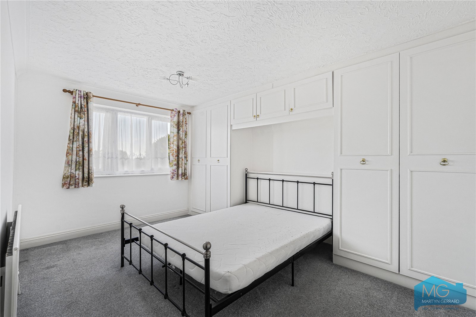 2 bedroom Apartment for sale - Martyn Gerrard