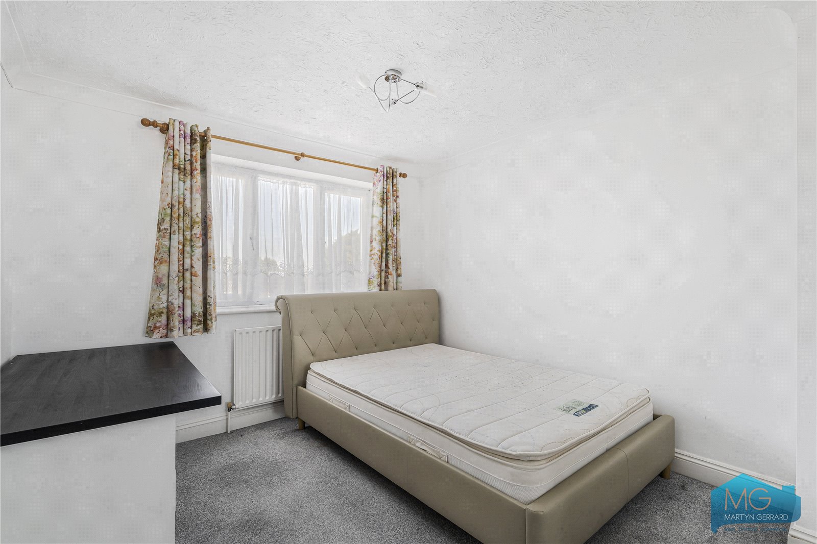 2 bedroom Apartment for sale - Martyn Gerrard