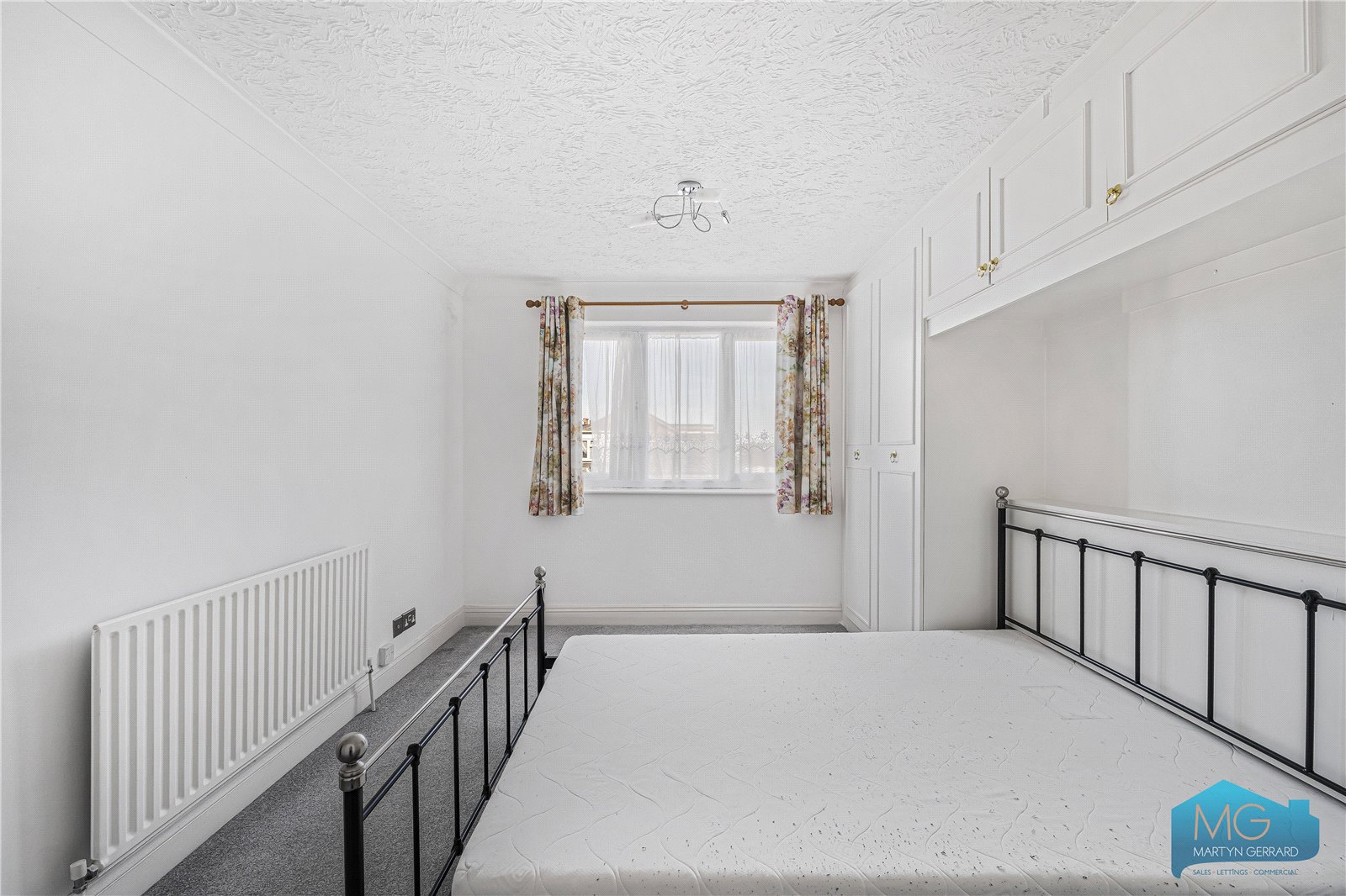 2 bedroom Apartment for sale - Martyn Gerrard