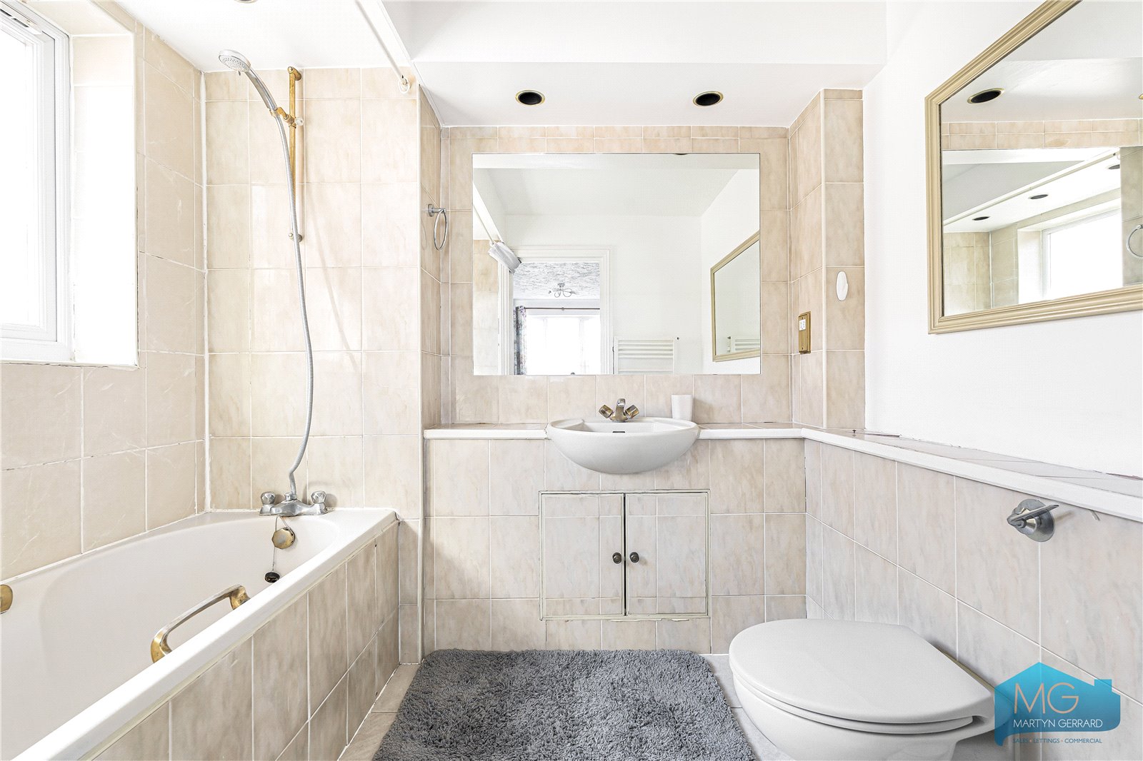 2 bedroom Apartment for sale - Martyn Gerrard