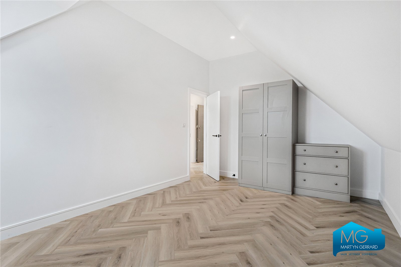 Gruneisen Road, London, N3+  - Martyn Gerrard