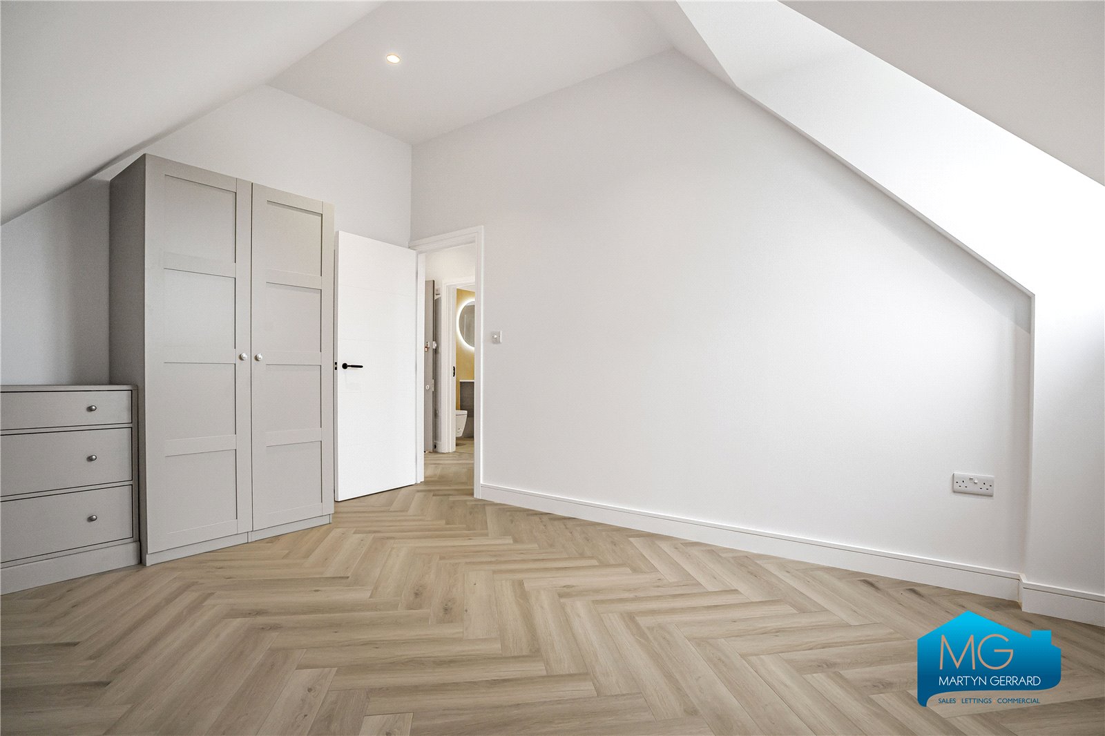 Gruneisen Road, London, N3+  - Martyn Gerrard
