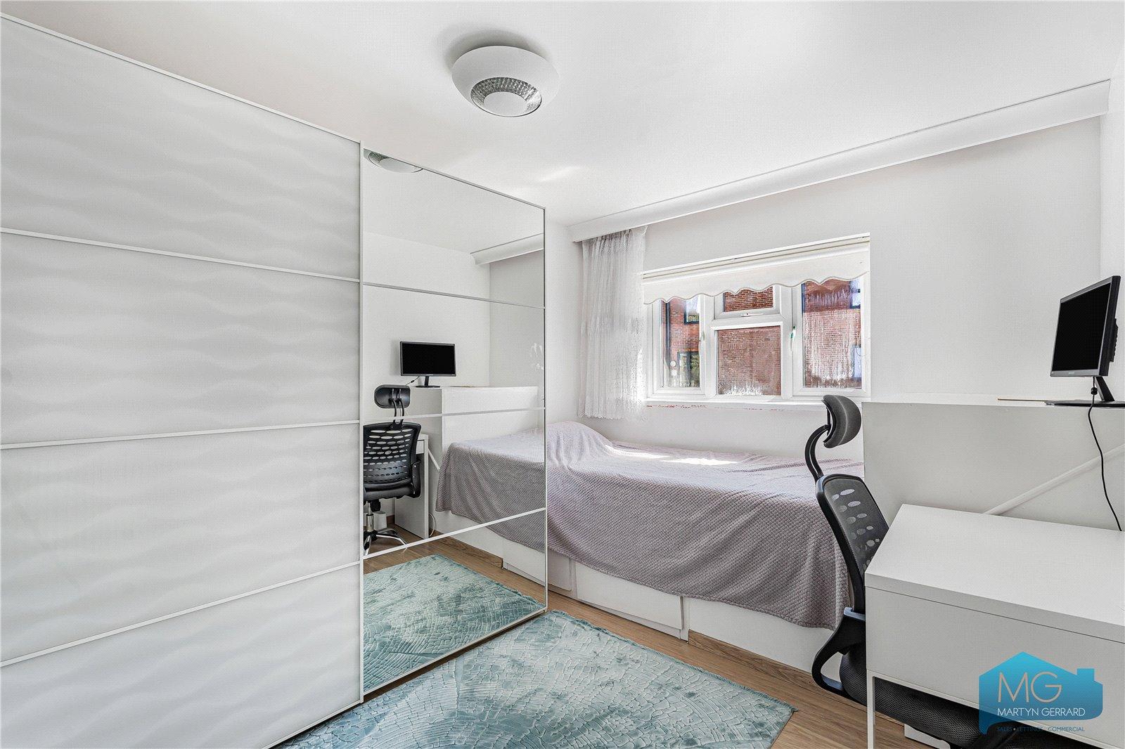 3 bedroom End of Terrace House for sale - Martyn Gerrard