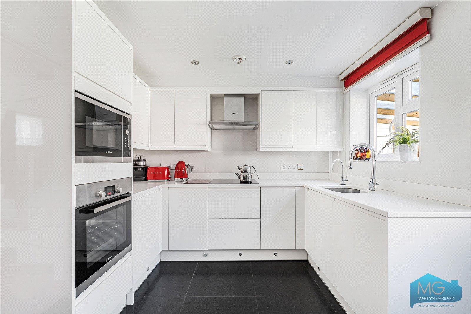 3 bedroom End of Terrace House for sale - Martyn Gerrard
